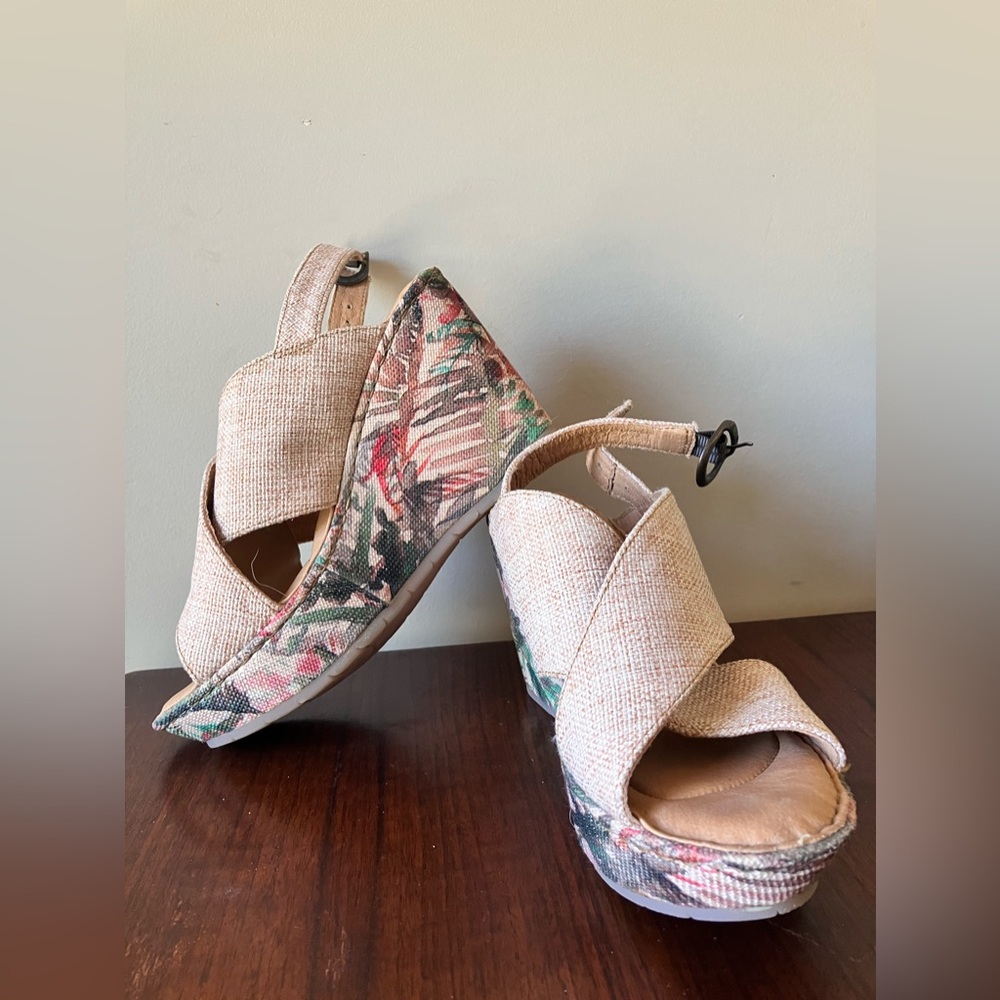 Floral wedges